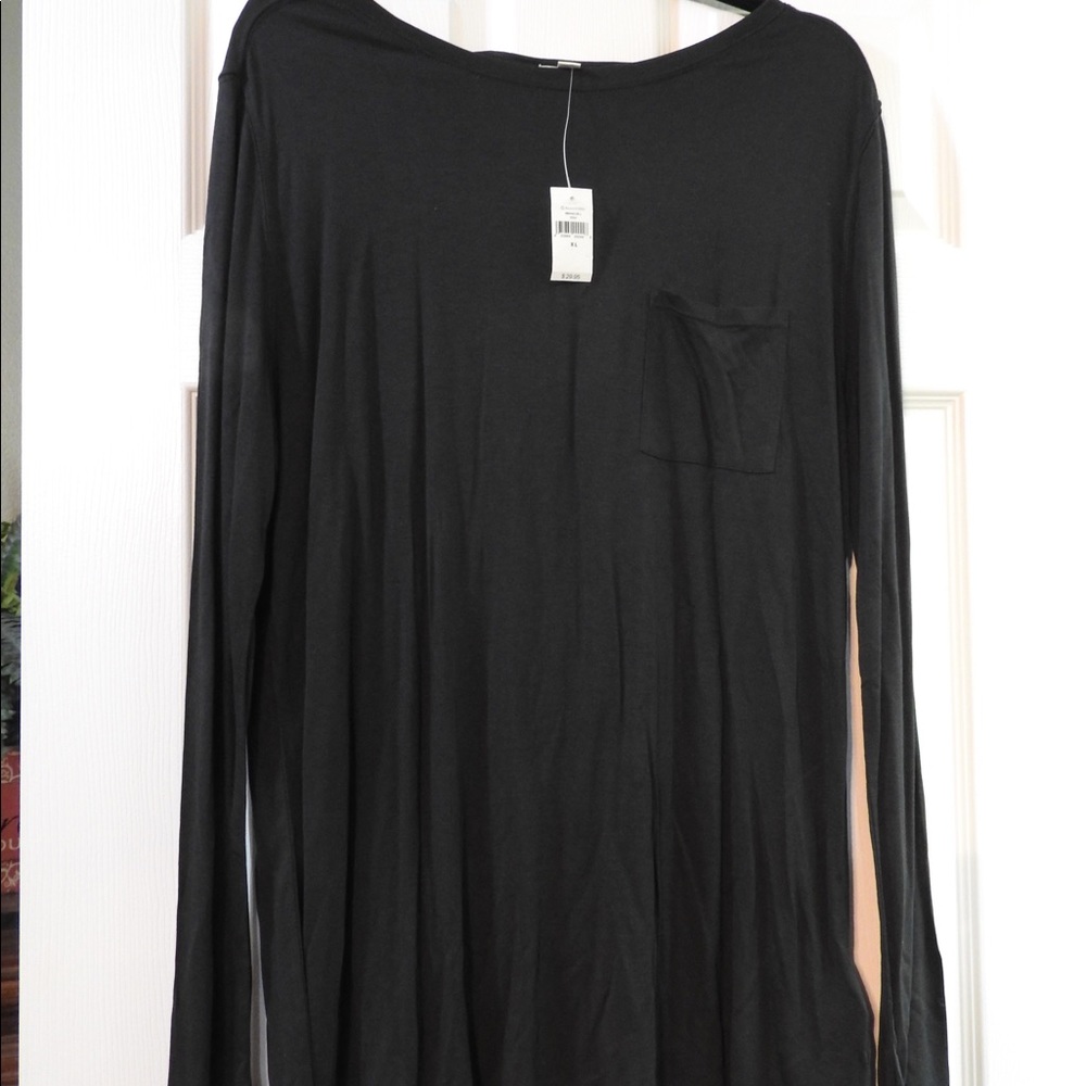 Gap long sleeve pocket T-shirt NWT